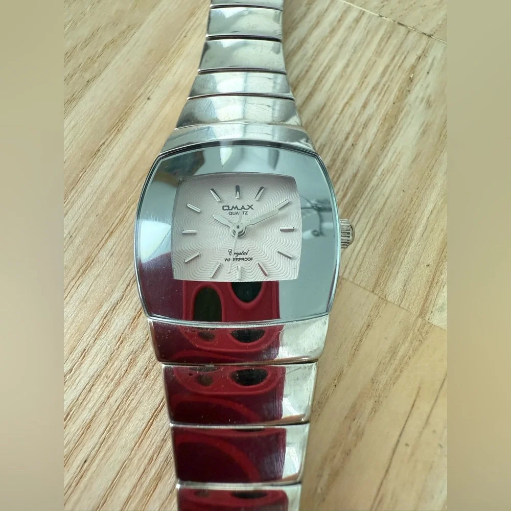 Retro Omax ladies silver tone dress watch NEW BATTERY